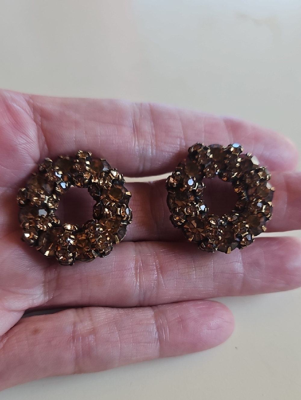 Vintage Topaz Amber Colored Rhinestones Wreath Laurel Design Earrings STUNNING! - Picture 5 of 7